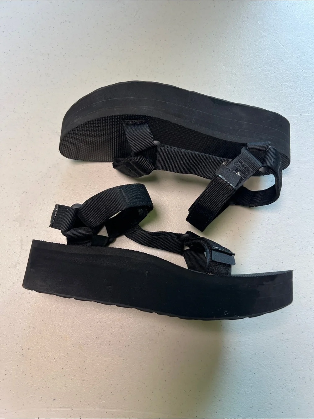 WOMEN'S TEVA MIDFORM UNIVERSAL BLACK STRAP SPORTS SANDALS SIZE Size 7